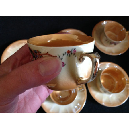 6 tasses/sous-tasses à café "corail nacré"