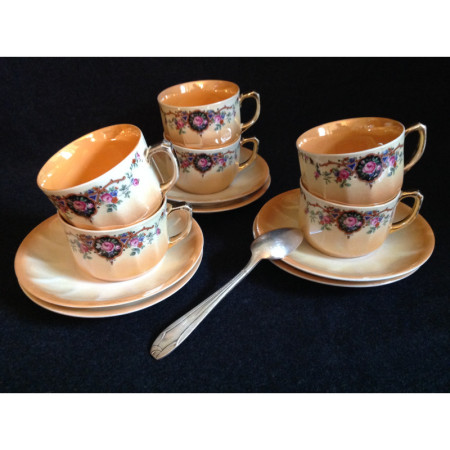6 tasses/sous-tasses à café "corail nacré"