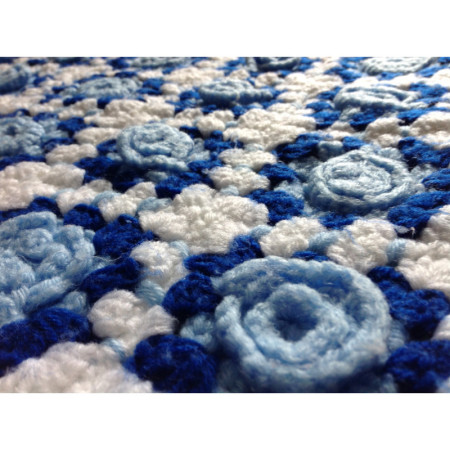 GRANNY SQUARE dessus lit bébé napperon -42 roses bleue - 1970