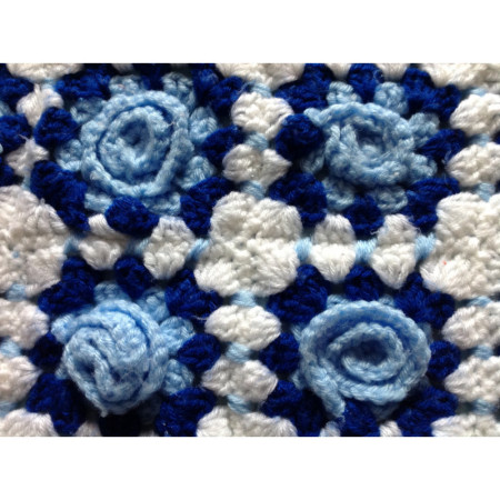 GRANNY SQUARE dessus lit bébé napperon -42 roses bleue - 1970