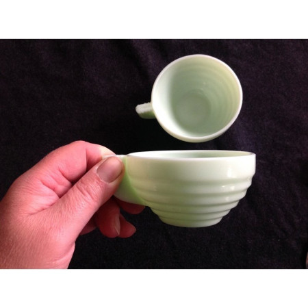 DUO TASSES OPALINES "ART DÉCO"