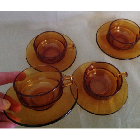 Ensemble 4 tasses et sous-tasses empilables - Duralex ambré