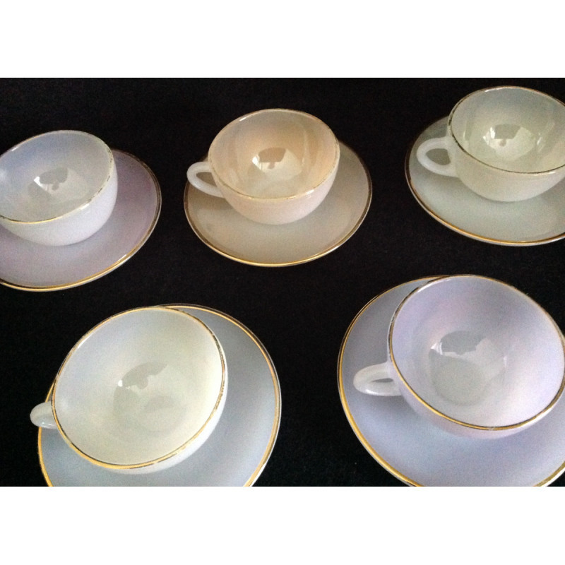 Lot 5 tasses & sous-tasses "Opaline pastel" Arcopal