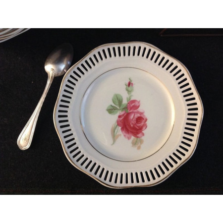 LOT DE 4 ASSIETTES DESSERT "À LA ROSE"