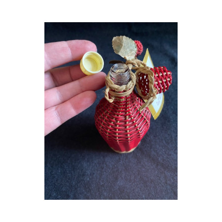 Petite bouteille scoubidou et osier "Framboise" 1950 - 1960