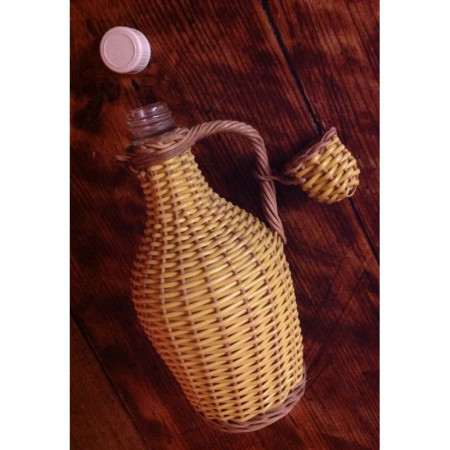 Petite bouteille Scoubidou osier jaune pastel 1950 - 1960