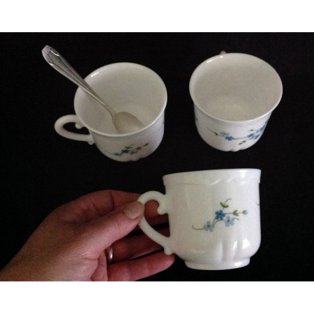Tasse à chocolat - Arcopal Myosotis 1980
