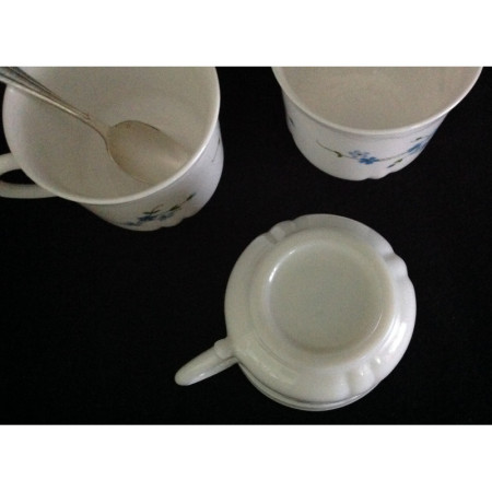 Tasse à chocolat - Arcopal Myosotis 1980