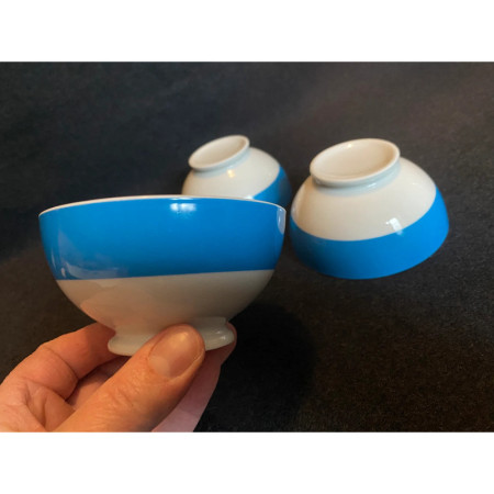 LOT DE 3 PETITS BOLS PORCELAINE "Pantone Blue 2925"