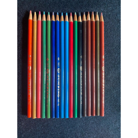 Lot de 17 crayons de couleur "Jumping"