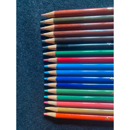 Lot de 17 crayons de couleur "Jumping"