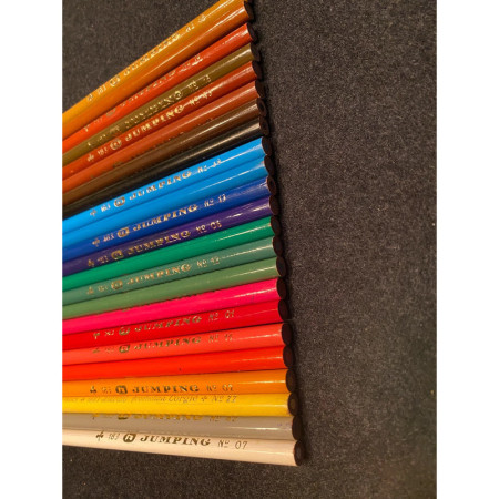 Lot de 23 crayons de couleur "Jumping"