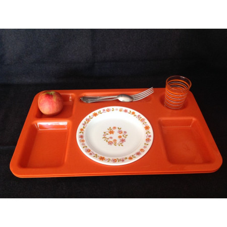 2 PLATEAUX TÉLÉ - PLASTIQUE MOULÉ - 1970