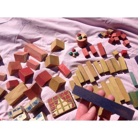 LOT JEU DE CONSTRUCTION - BOIS, CARTON BOUILLI